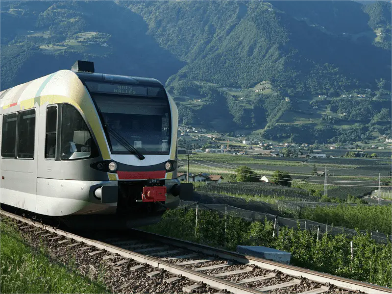 Shipping cargo from Korea, Japan, Europe, USA, or other countries via China to Russia can be done through intermodal transportation.