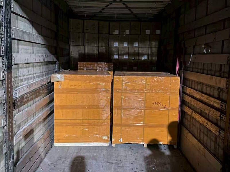 Consolidated shipment from Yiwu to St. Petersburg: mobile phone, garment steamer, and stainless steel pot stand.